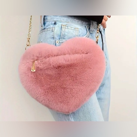 NWT Faux Fur Heart Crossbody Bag - Picture 2 of 3